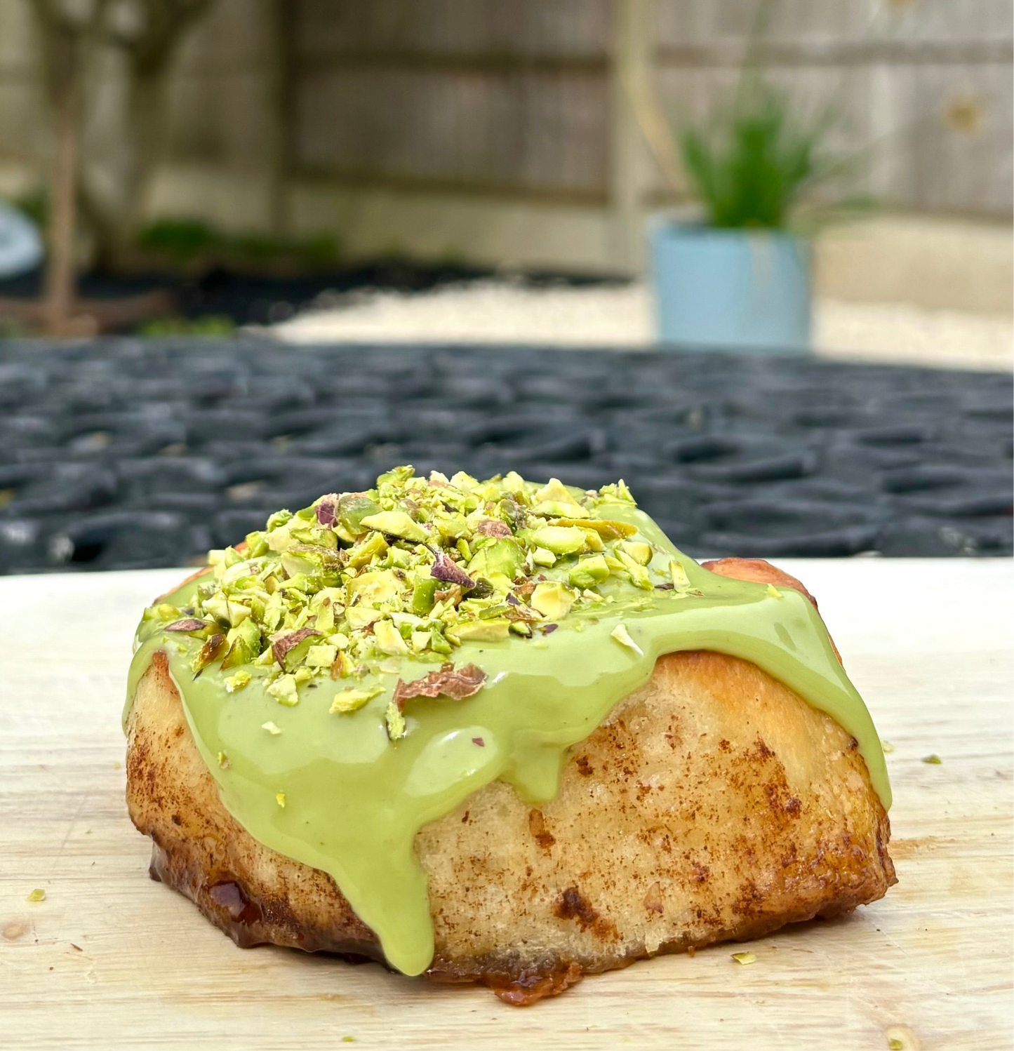 PISTACHIO BUN